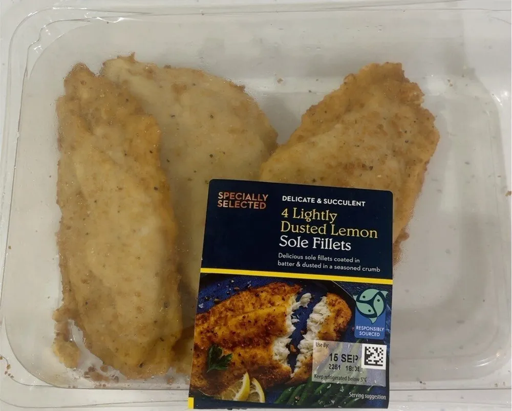 4 Lightly Dusted Lemon Sole Fillets