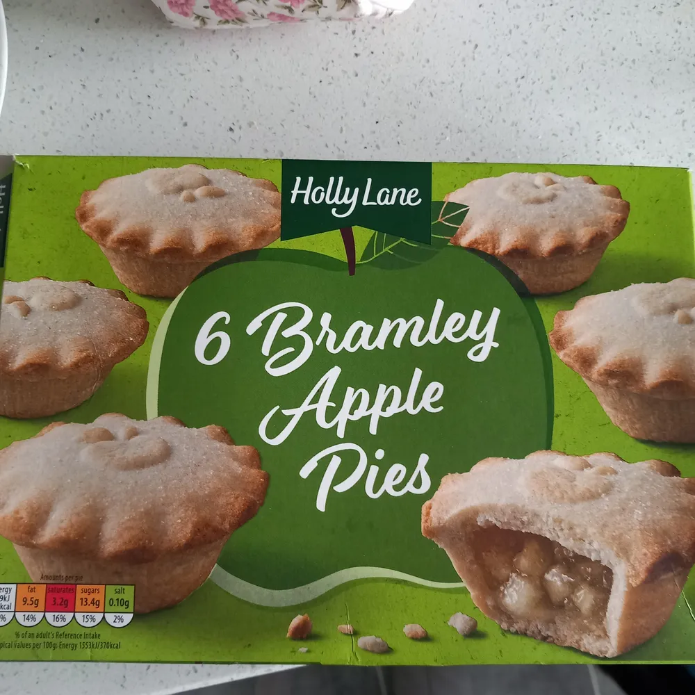 6 Bramley Apple Pies
