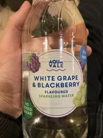 White grape and blackberry flavoured sparkling water