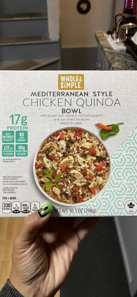 MEDITERRANEAN STYLE CHICKEN QUINOA BOWL