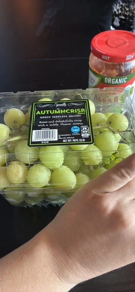 GREEN SEEDLESS GRAPES