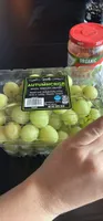 GREEN SEEDLESS GRAPES
