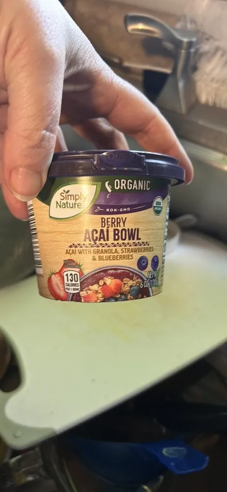 Berry Açaí bowl with granola