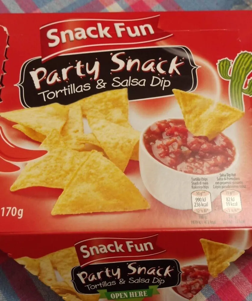 Party snack tortillas e salsa dip