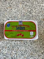 Sardinen in Olivenöl mit scharfer Tomatensauce