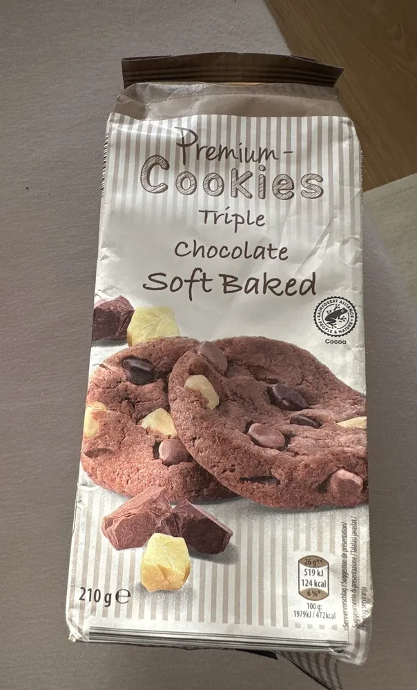 Premium cookies triple chocolate
