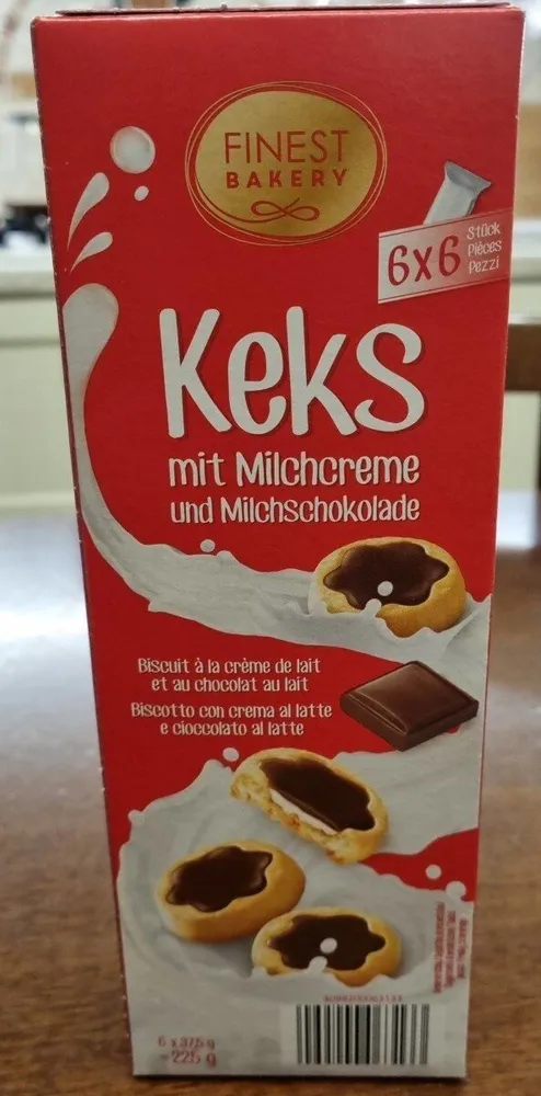 Keks mit Milchcreme und weißer Schokolade