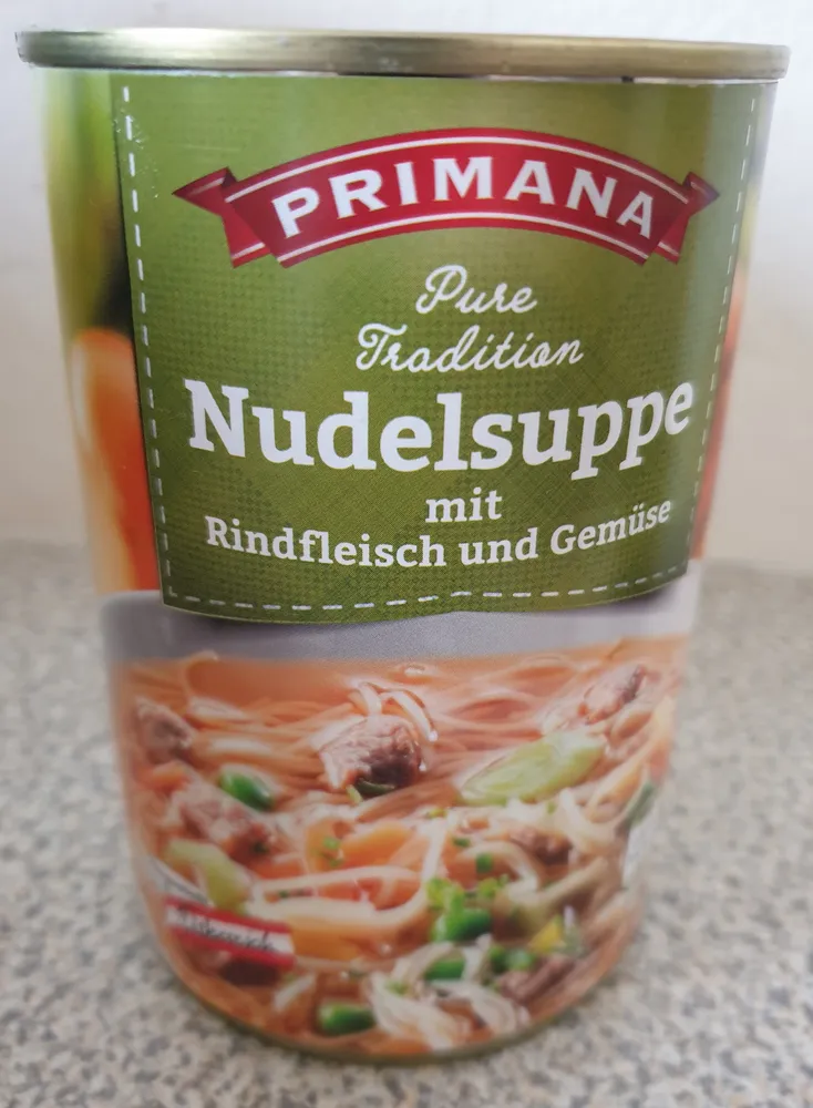 Nudelsuppe mit Rindfleisch und Gemüse