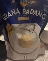 Grana Padano gerieben