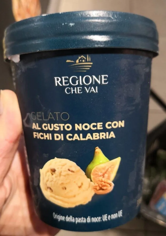 Gelato al gusto noce con fichi di calabria