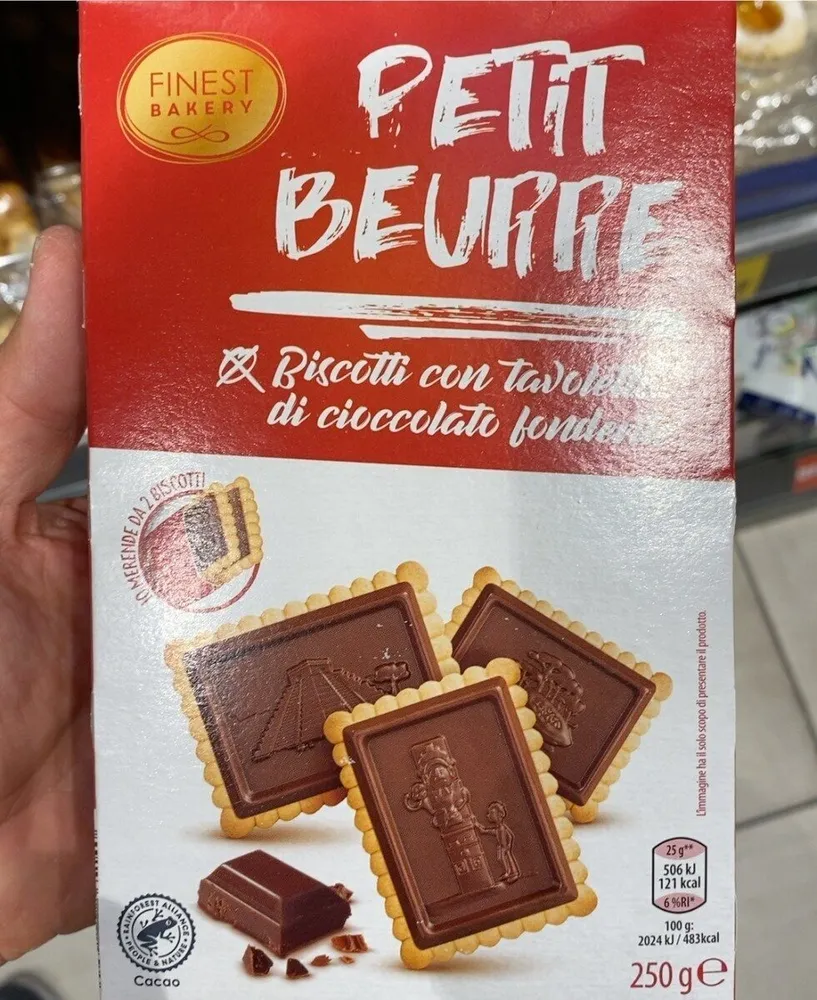 Biscotti con tavoletta di cioccolato fondente