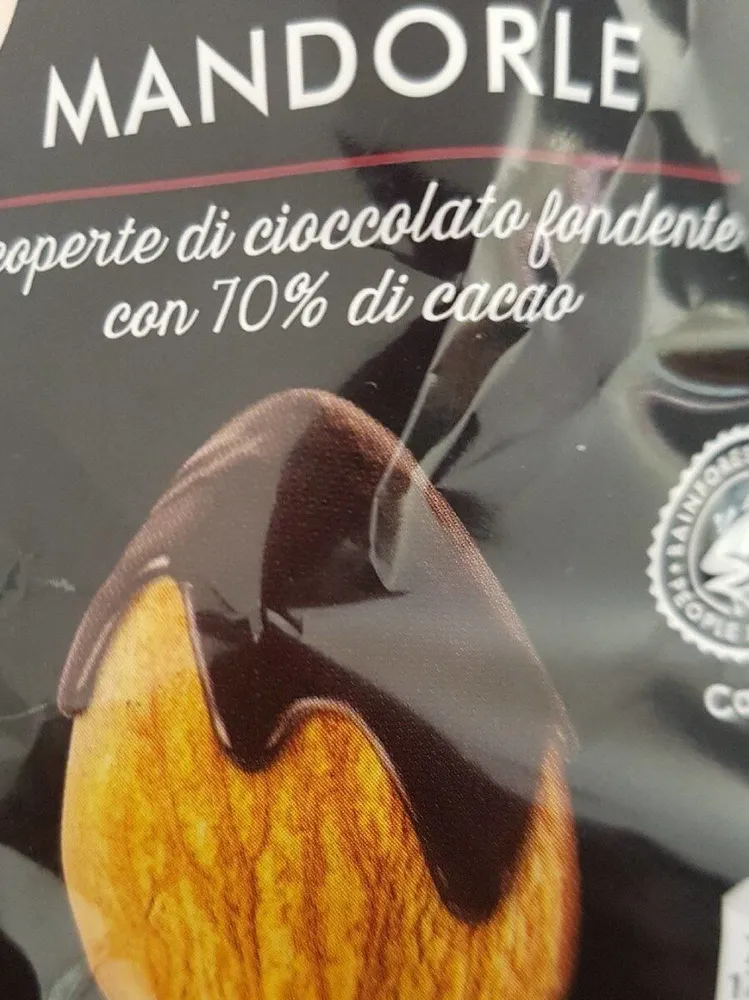 mandorle ricoperte di cioccolato