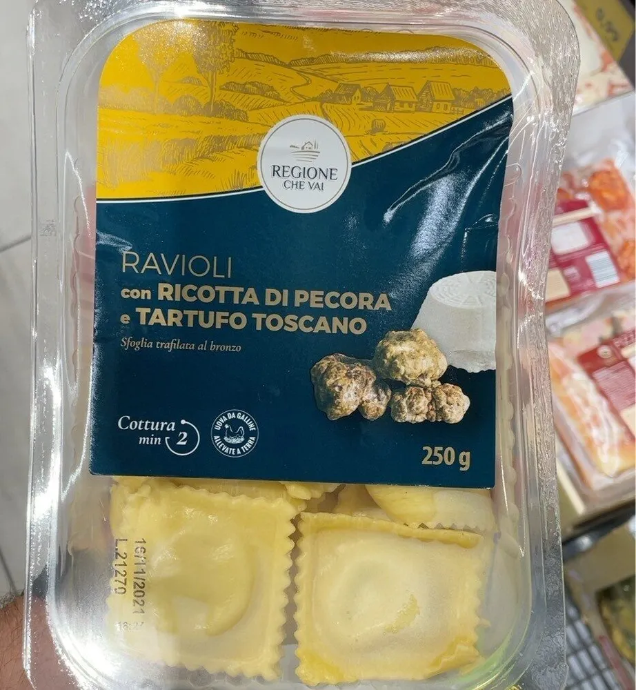 Ravioli con ricotta di pecora e tartufo toscano