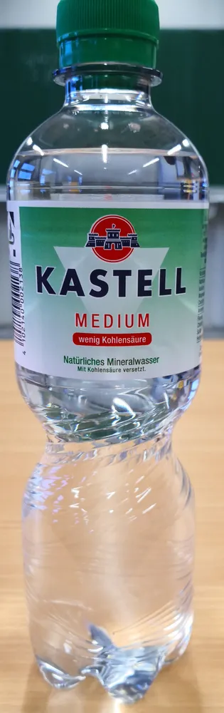 Kastell medium wenig Kohlensäure
