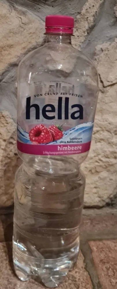 Hella Erfrischungsgetränk mit Himbeeraroma