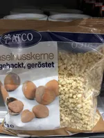 Haselnusskerne gehackt und geröstet