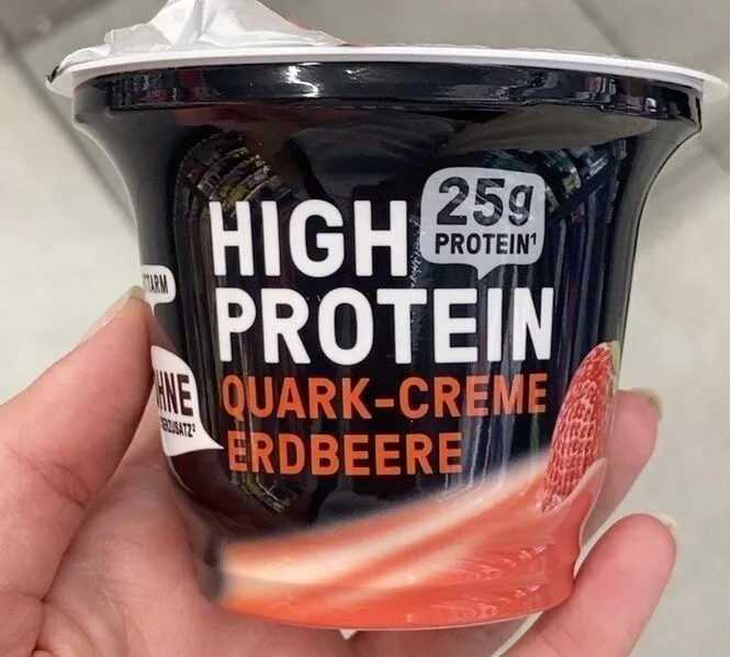 High protein quark creme erdbeere