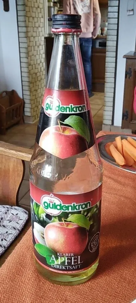 Klarer apfel direktsaft