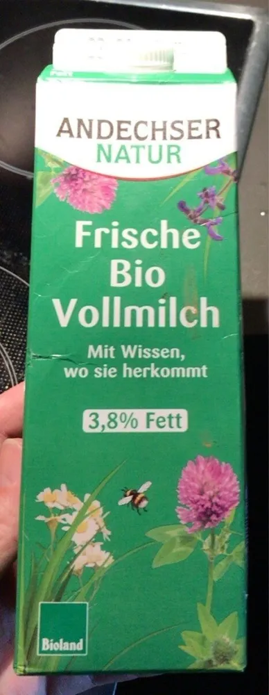 Frische Bio-Vollmilch