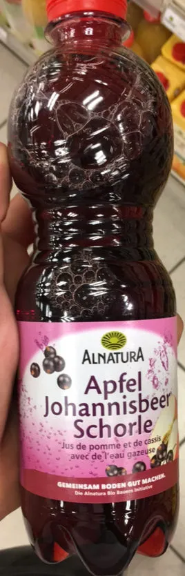 Jus de pomme et de cassis avec de l'eau gazeuse