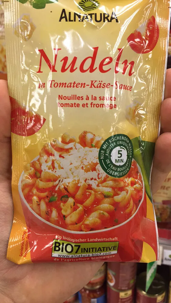 Nouilles à la sauce tomate et fromage