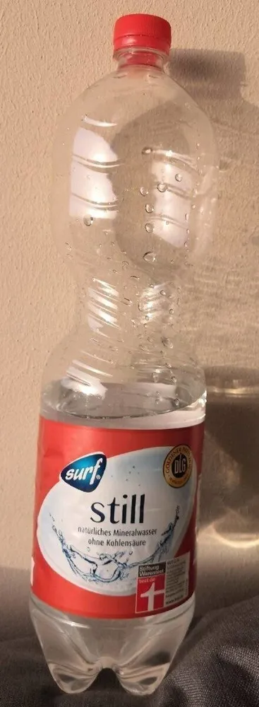 Natürliches Mineralwasser ohne Kohlensäure, Urstro...
