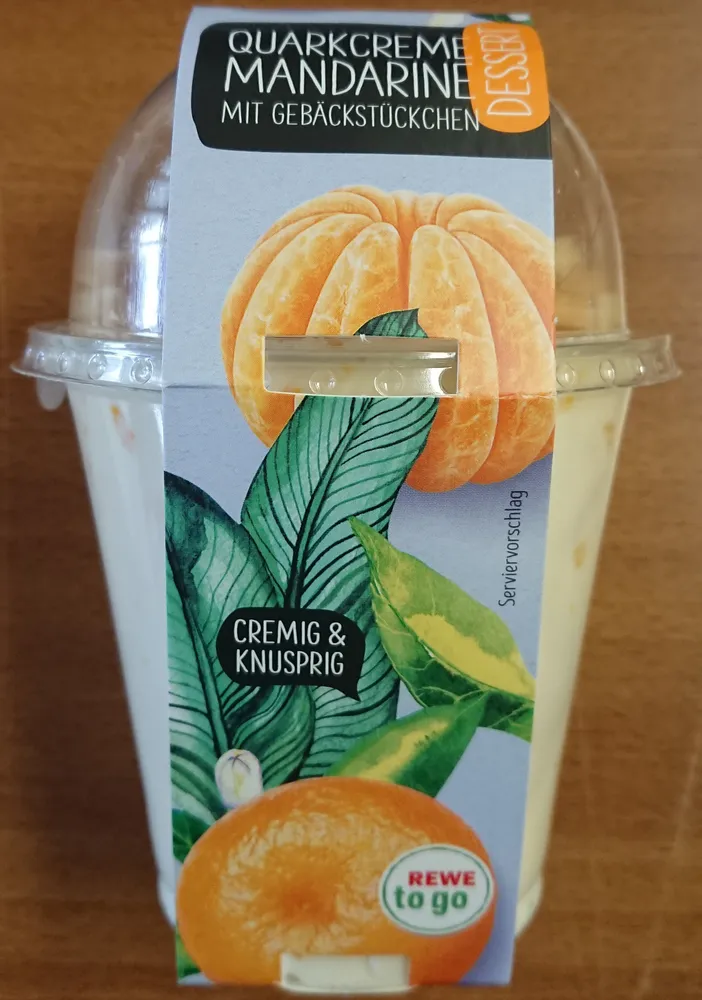 Dessert Quarkcreme Mandarine mit Gebäckstückchen