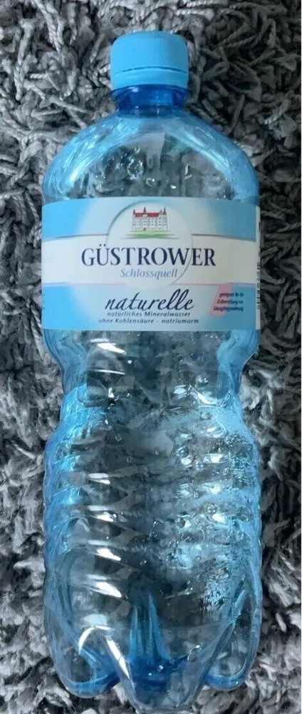 natürliches Mineralwasser