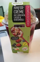 Hafer-Créme mit Kirschen, Chassis & Kokosmüsli