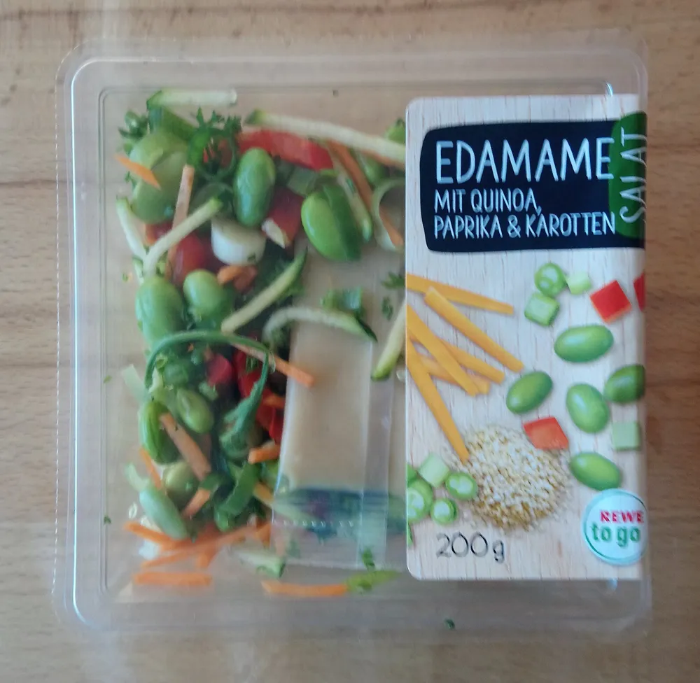 Edamame mit Quinoa, Paprika & Karotten Salat