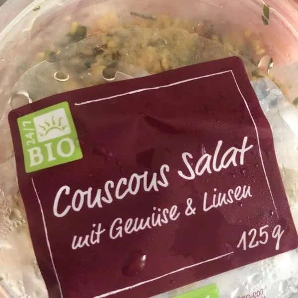 Couscous-Salat mit Gemüse und Linsen