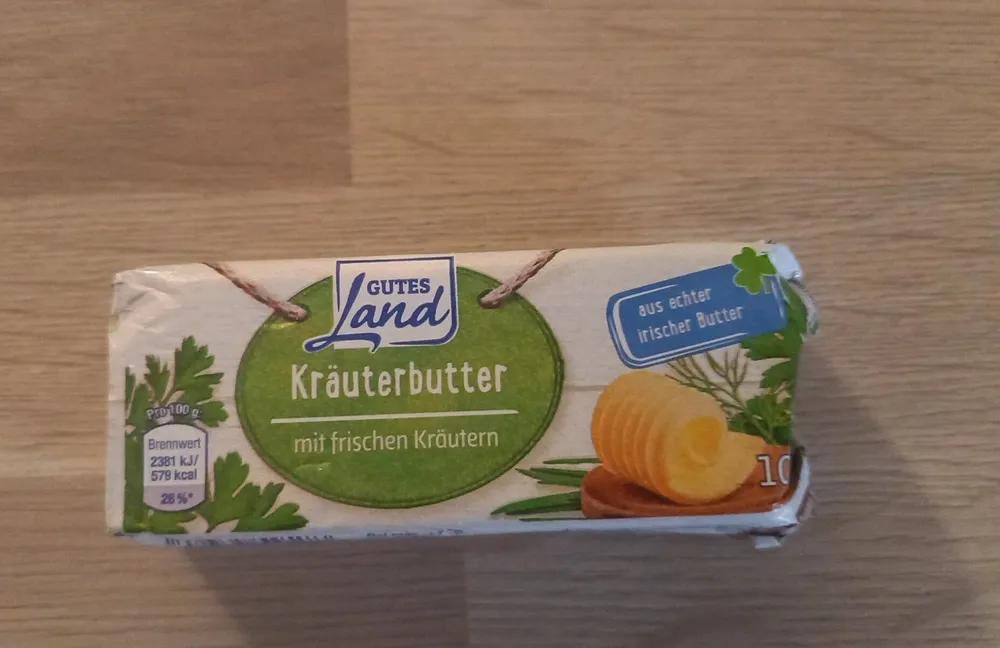 Kräuterbutter mit frischen Kräutern