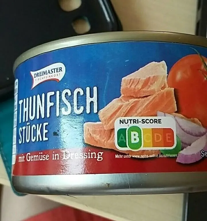 Tunfischstücke In Gemüse und Dressing