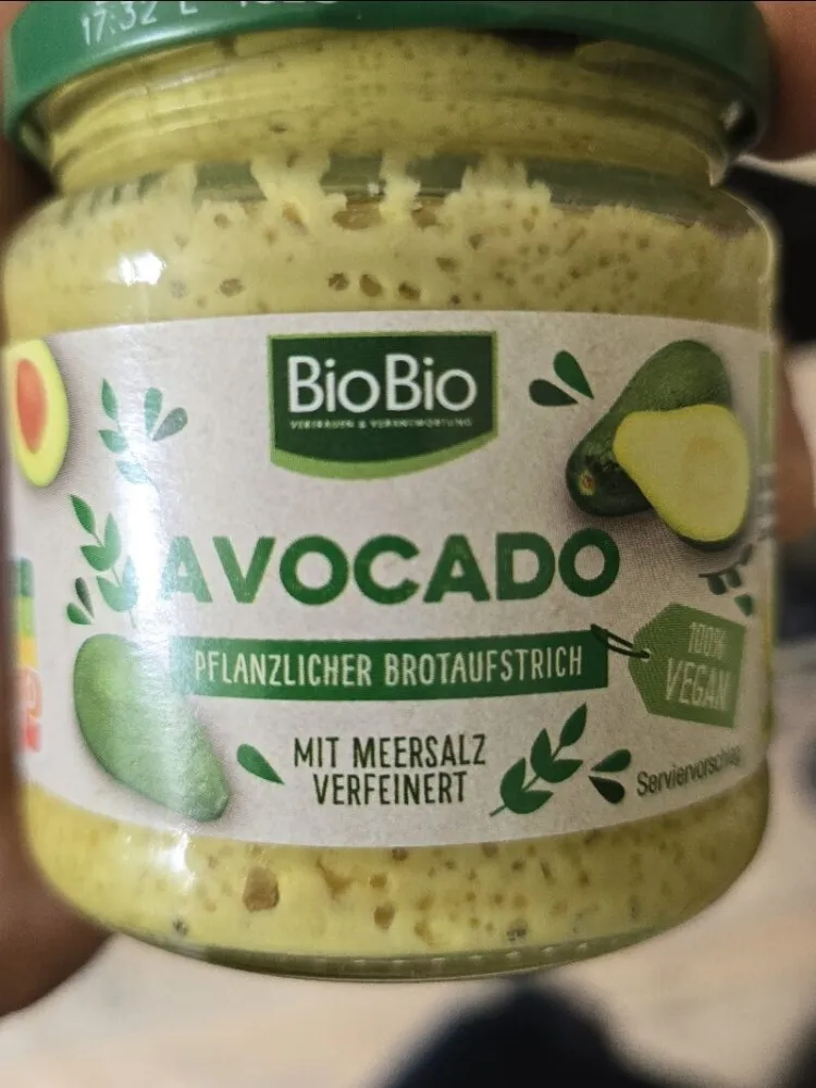 Pflanzlicher Brotaufstrich Avocado