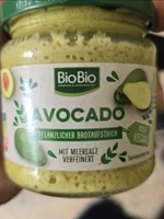 Pflanzlicher Brotaufstrich Avocado