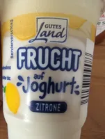 Frucht auf Joghurt