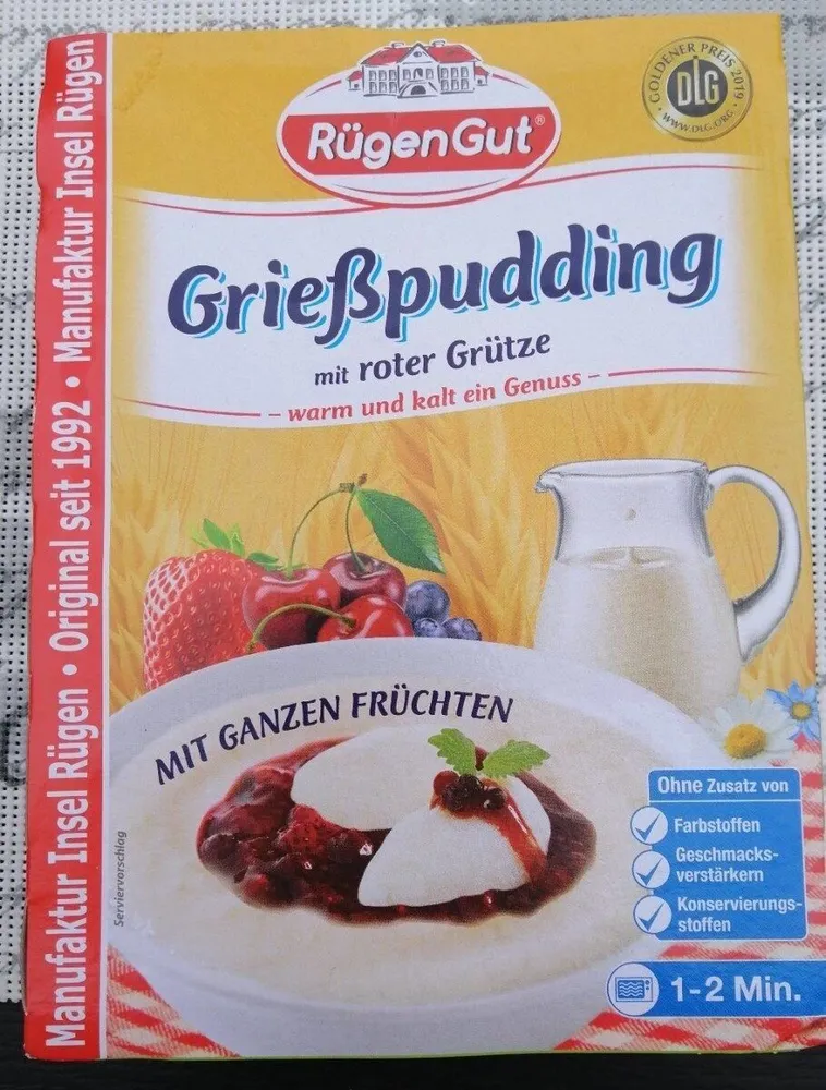 Grießpudding mit roter Grütze