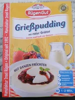 Grießpudding mit roter Grütze