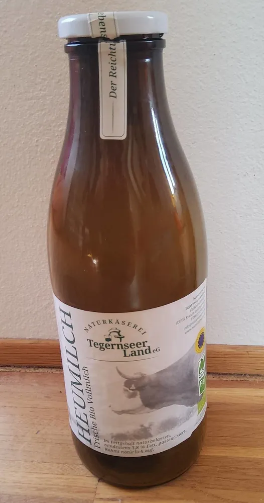 Frische Bio-Heumilch