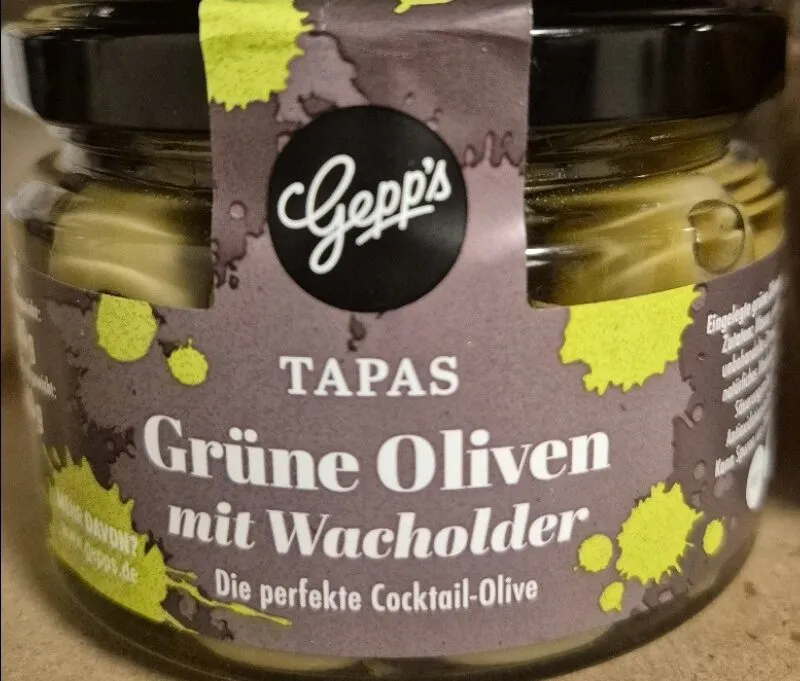 Grüne Oliven mit Wacholder