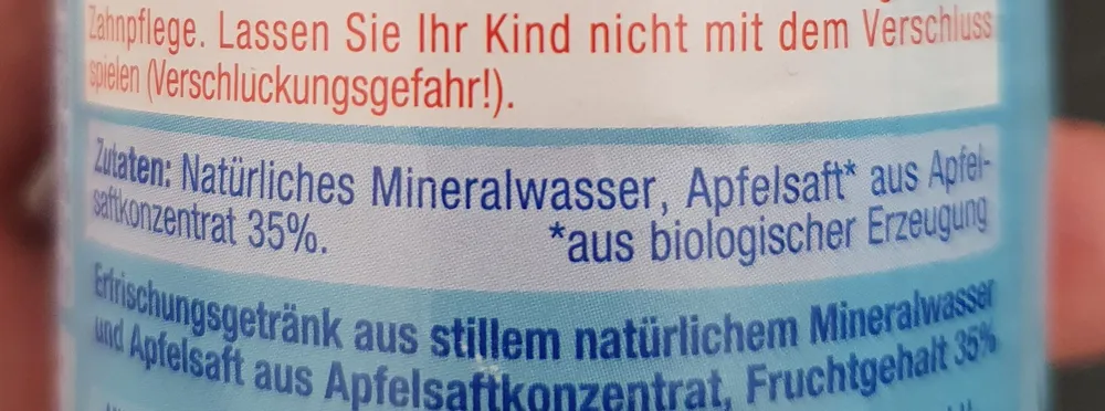 Bio Apfel mit stillem Mineralwasser