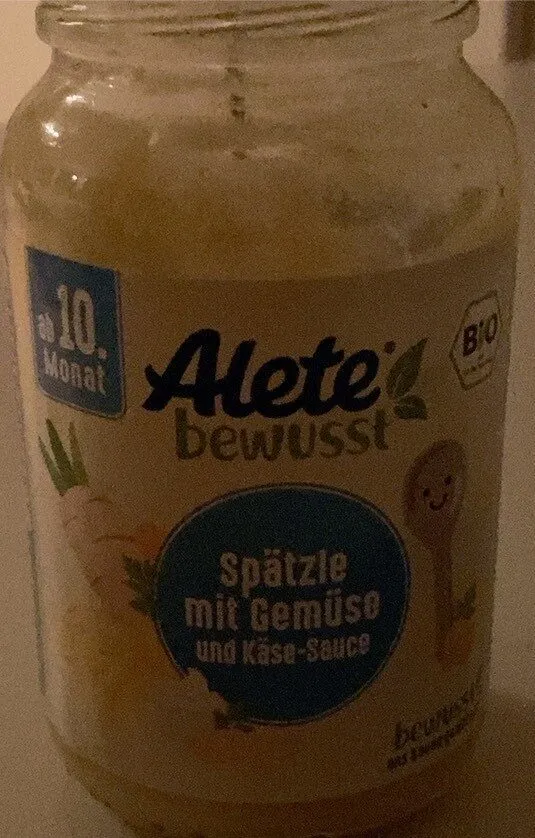 Spätzle mit Gemüse und Käse-Sauce