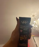 Crunchy protein bar salty peanut