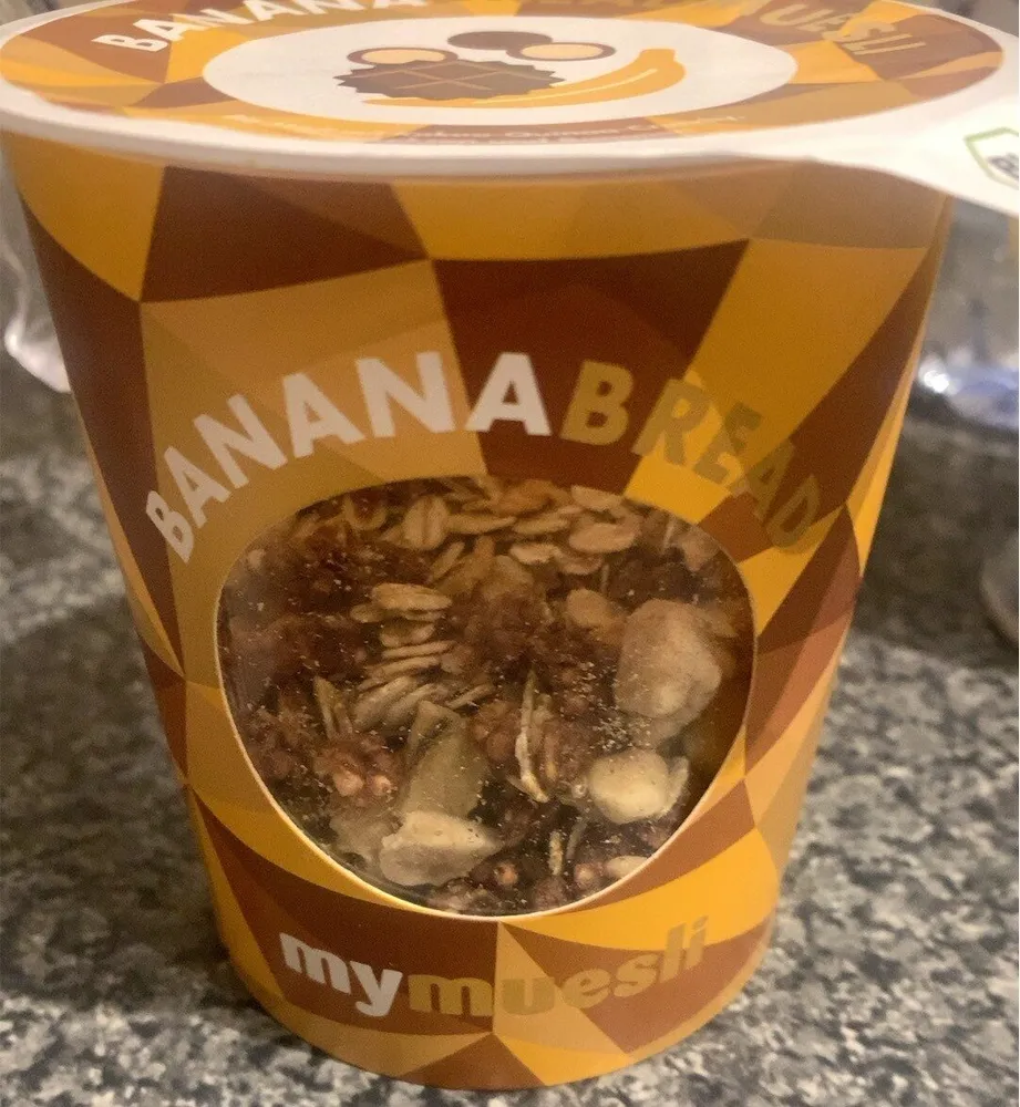 Banana bread muesli