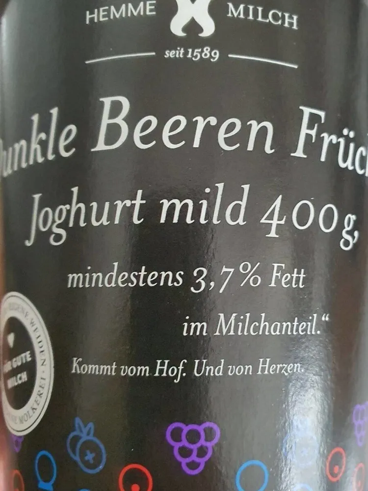Dunkle Beeten Früchte Joghurt