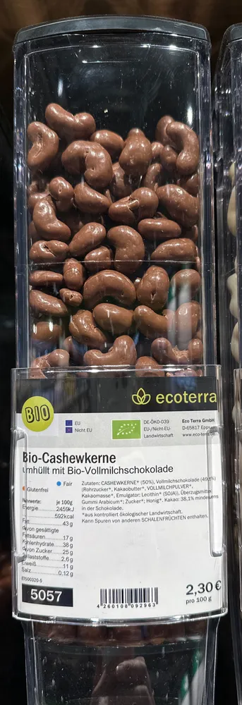 Bio-Cashewkerne umhüllt mit Bio-Vollmilchschokolade