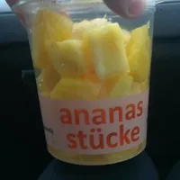 Ananas geschnitten