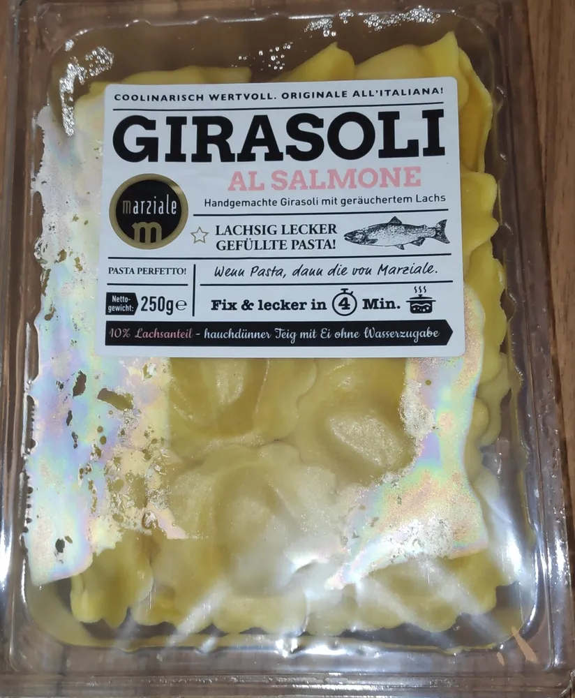 Nudeln gefüllt mit Räucherlachs & Ricotta (Girasoli al salmone)