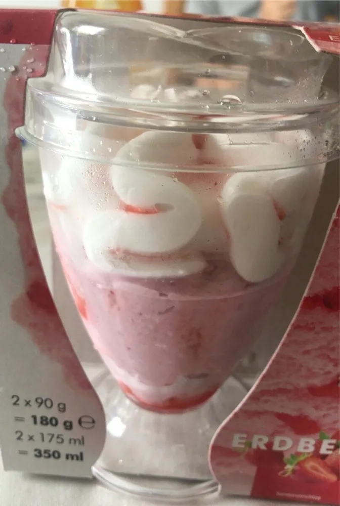 Eisdessert Erdbeere