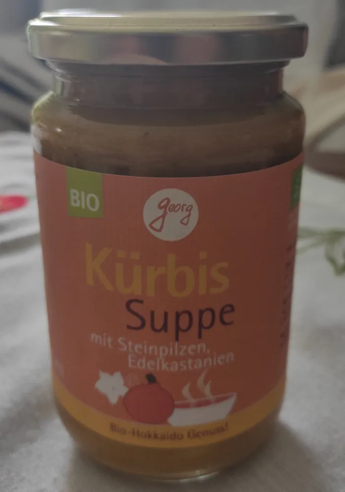 Kürbissuppe mit Steinpilzen und Edelkastanien